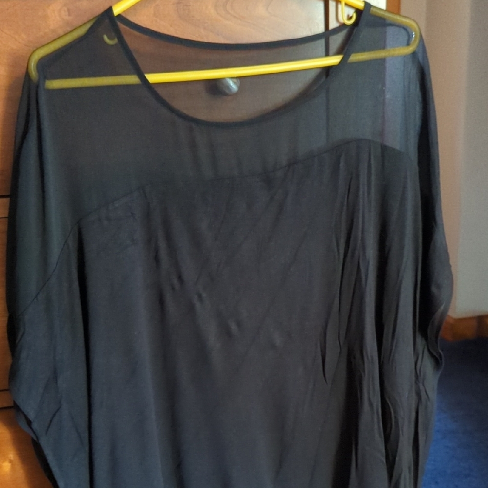 Jennifer Lopez Black Top Sleeveless. New 1X Sale